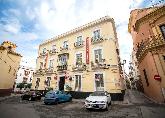 Petit Palace Santa CruzAlbergo